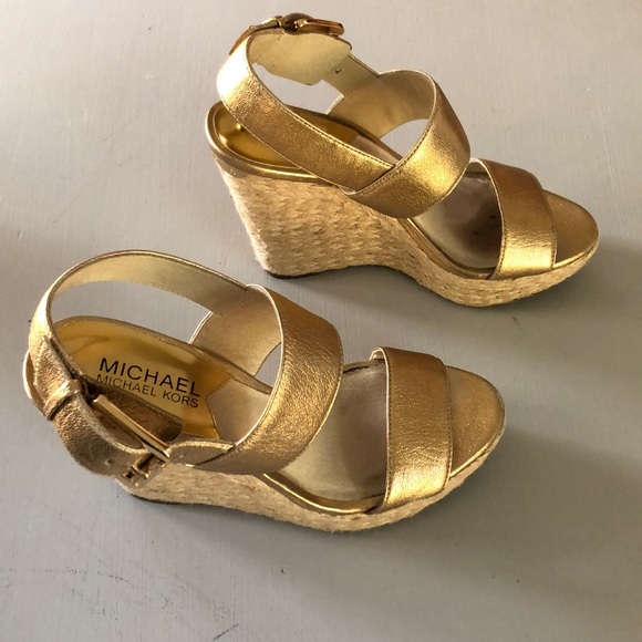 MICHAEL Michael Kors Shoes - 🎉HP🎉Michael Kors gold leather wedges